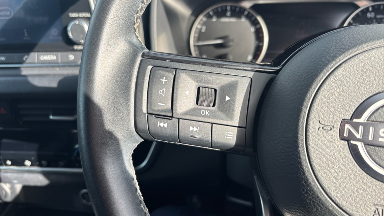 Nissan Qashqai 1.3 DiG-T MH Acenta Premium 5dr Petrol Hatchback